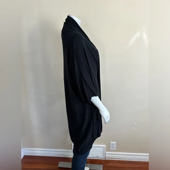 UGG Australia - Nora Cocoon Wrap. Black. M/L - Picture 5 of 12